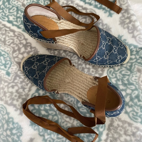 Authentic very gently used Gucci sandals. Only worn once. - Picture 2 of 5